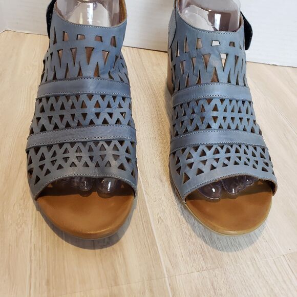 Spring Step Blue Cutout Block Heel Sandals Open Toe Side Zip Women’s Size 9/9.5 - Picture 3 of 6